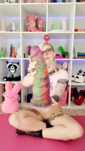 A closer look at this huge dildo, and a demonstration of how well he stretches my greedy cunt!