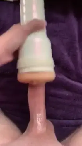 I’m bored. Send me your requests, I want to help you get off 😈