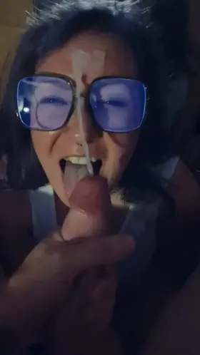 Cumslut taking a nice facial