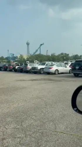 Got horny in the parking lot of the theme park! 🤤