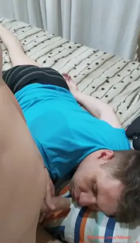 My uncle asks me to wake him up at 9am... this is how I wake him up 🤭🥵 full video in the link in the comments 🤤.