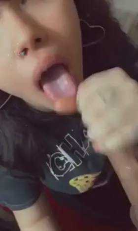 Should I fill her throat up🥴