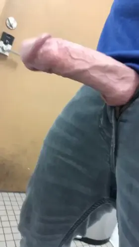 Swinging my fat veiny monster cock at a gas station 😈🍆
