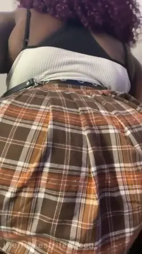 wanna play with my tail?