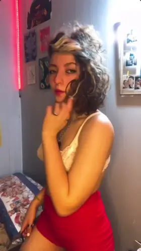 good evening! if you had to guess, what kinda music do you think i listen to just by looking at me?🥰