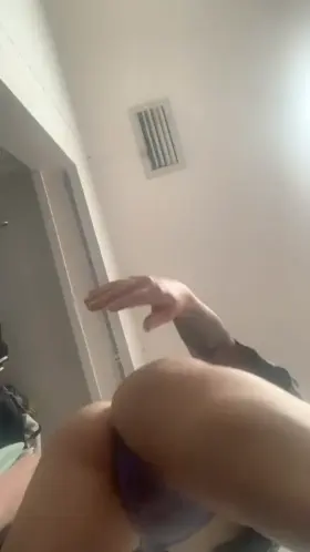 VERY fetish friendly ! Joi spit smoking feet anal masturbation Cei & more!