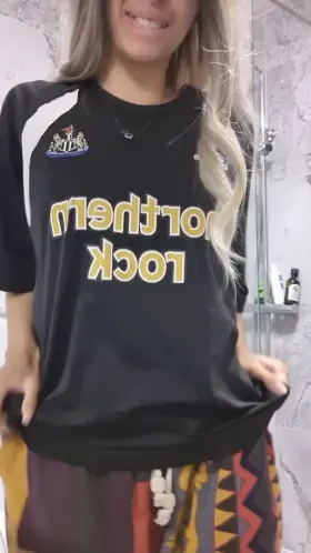 MY OF IS 35% OFF 😈 The first 20 subs will receive TWO VIDEOS of me playing with my wand and riding my dildo 😈😈 come play with me. LINK👇