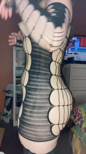 🥀$5 sale🥀 Thick and curvy emo brunette with a big ass who loves to have fun 🖤 Daily uploads, 268+ pics, and 101+ videos! 💦 Nudes, lingerie, pussy play, sex toys, ass shaking, dildo sucking + more 🍑 Minimal ppv, fetish friendly ⛓ Link in comments