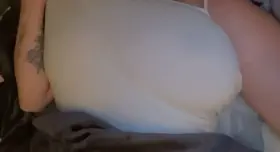 I like to tease 😈 wanna see me rub ice on them 😩