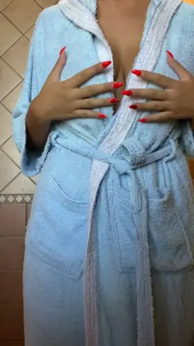 My bf wanna knows how many strangers would like to fuck me!