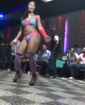 Mueve esas bonitas nalgas