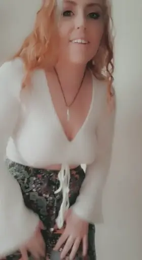 Just wanted to show off my cute outfit...and my cute holes, with a little jiggle at the end for good luck!🍀