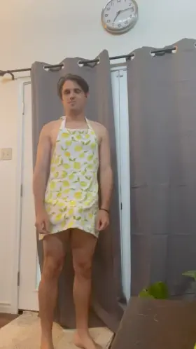 I’d cook and clean for my cougar like this 😏