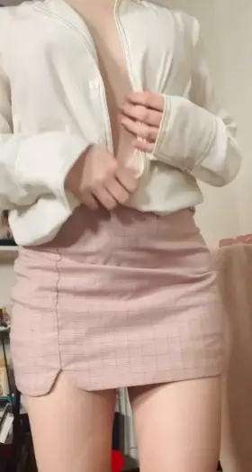 would you guys appreciate a nice strip and (drop) ? 🤤