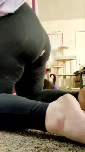 Anyone want to buy me new leggings?