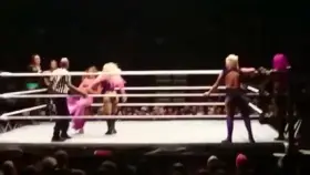Alexa can’t kip up and gets ridiculed by Mickie and the crowd