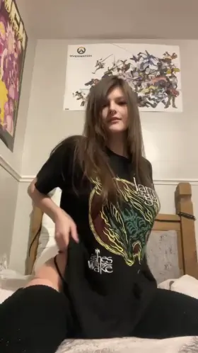 I’m having a hard time keeping my clothes on, oops! Hehe 💕(F) 18 UK