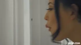 😰My Stepmom caught me watching porn of her, so she gave me a practical experience🍑💦