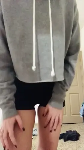 Anyone up for a little late night snack? (F) 😈🍕