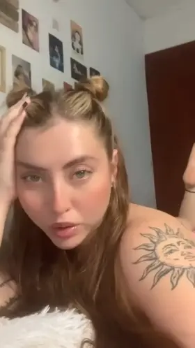 Describe my ass to me 2 emojies😊