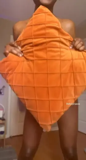 Shiny Ebony Tits 🤩