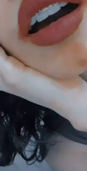 Sending live snaps to everyone who up's me 👻:merika3321