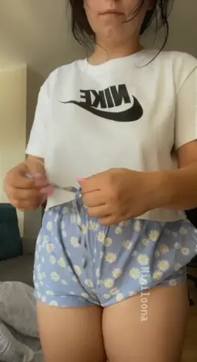 Are you into cuties with natural tits? [drop]