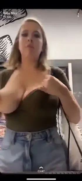 GET THOSE HUGE MELONS 🔥🔥👀👀💣 ASAP