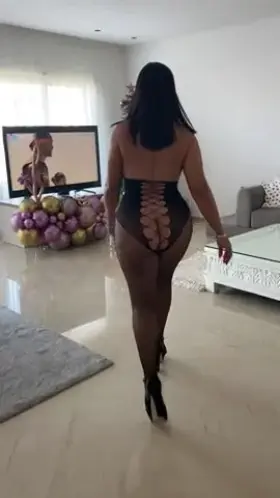 Follow a 40yr old mom in her naughty life 💅🏽