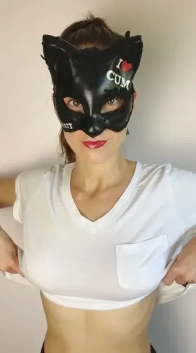 Who likes my ‘cum mask’! Love for you to cum on my face! Cum say hi! Xxx 👋🏼❤️💦🙋🏻‍♀️