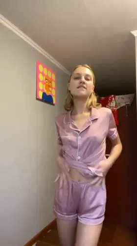 which outfit do you prefer more?