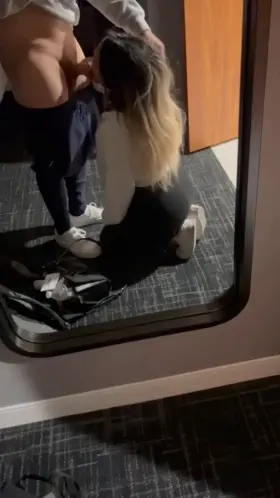 Being a good girl and getting down on my knees 👅💦