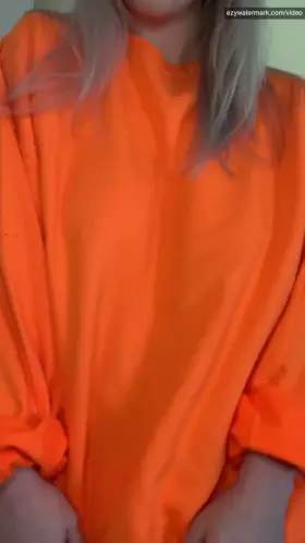 A little orange surprise ❤️ ( her Free album In Comments )