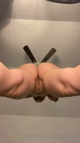 POV you’re under me while I squat naked ♡