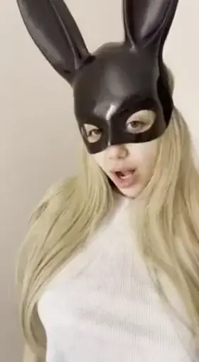 I wanna show you my naked secret (OC)