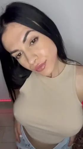I want you to cum on these beautiful tits🤤
