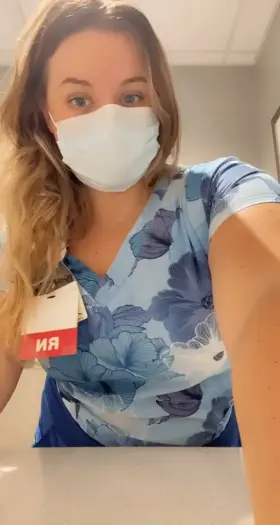 Quick flash @ work from this naughty nurse 😈