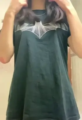 This is all I wear to bed. Thoughts? 🤗