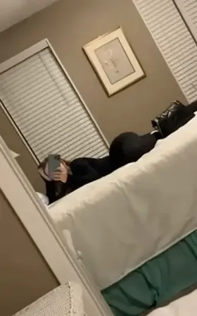 React if i can send you my nudes👻: alinab2xr