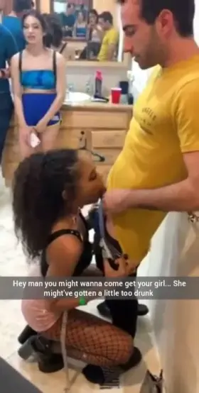 wish my girl sucked hung dick in the open like this at parties