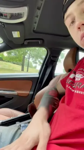 Was so horny when I got to work today 😩😩