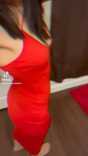 Hotwife out for drinks tonight!