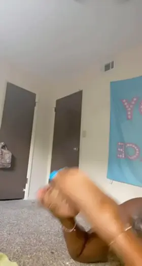 Oiled Ass & Cute Feet 🥴