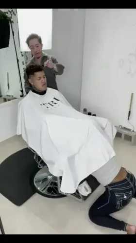 🌟🌟🌟🌟🌟 best barbers in town, will cum again [00:01]
