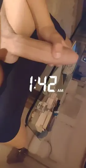 anyone up? I'm bored to 💀