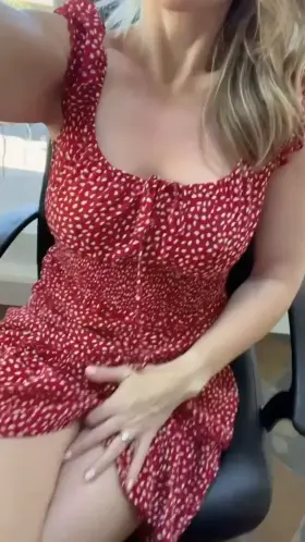 For the boys who love a juicy mom pussy…hungry?