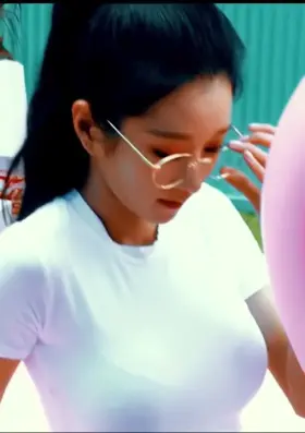 lets talk nasty about this K drama actress. DM me fast