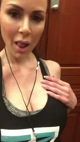 Mom keeps sending me snaps (7)