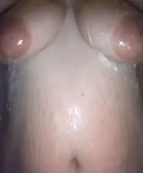 Play with my slippery tits 🥰