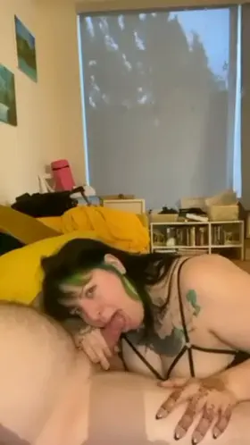 I love swallowing my man’s cum. I give him head whenever he pleases 👅👅